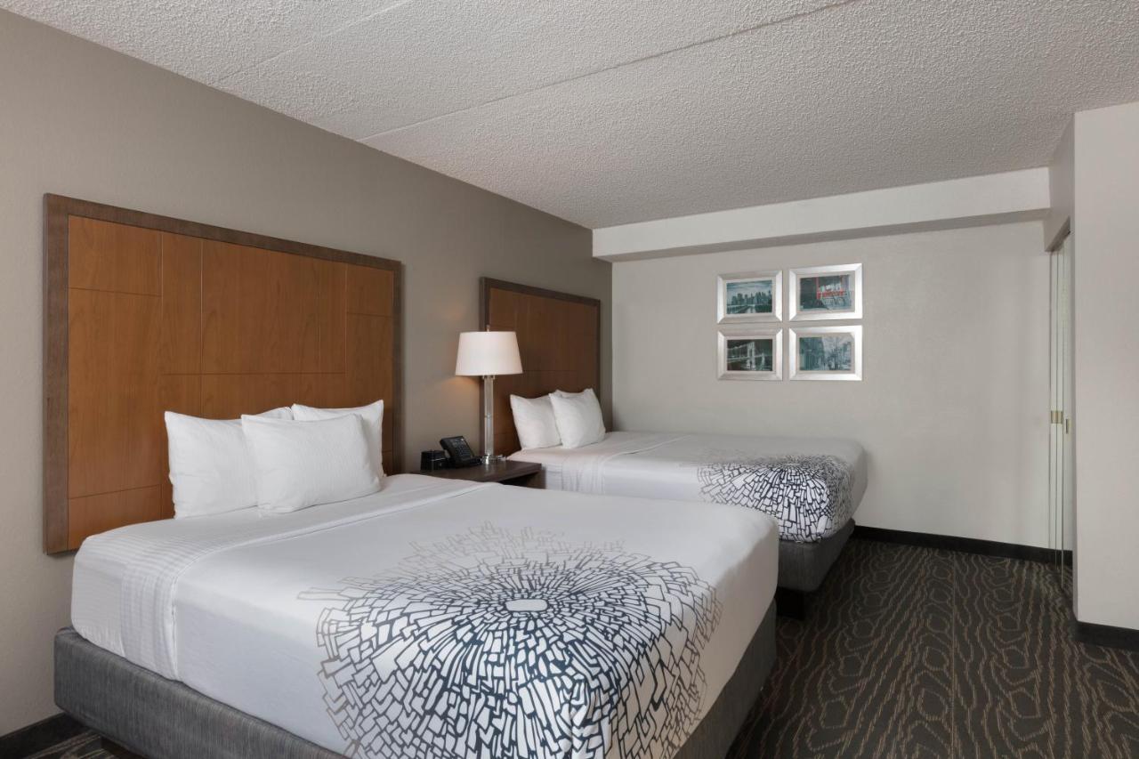 15 Business Hotels Near American Museum of Natural History for Easy NYC Access