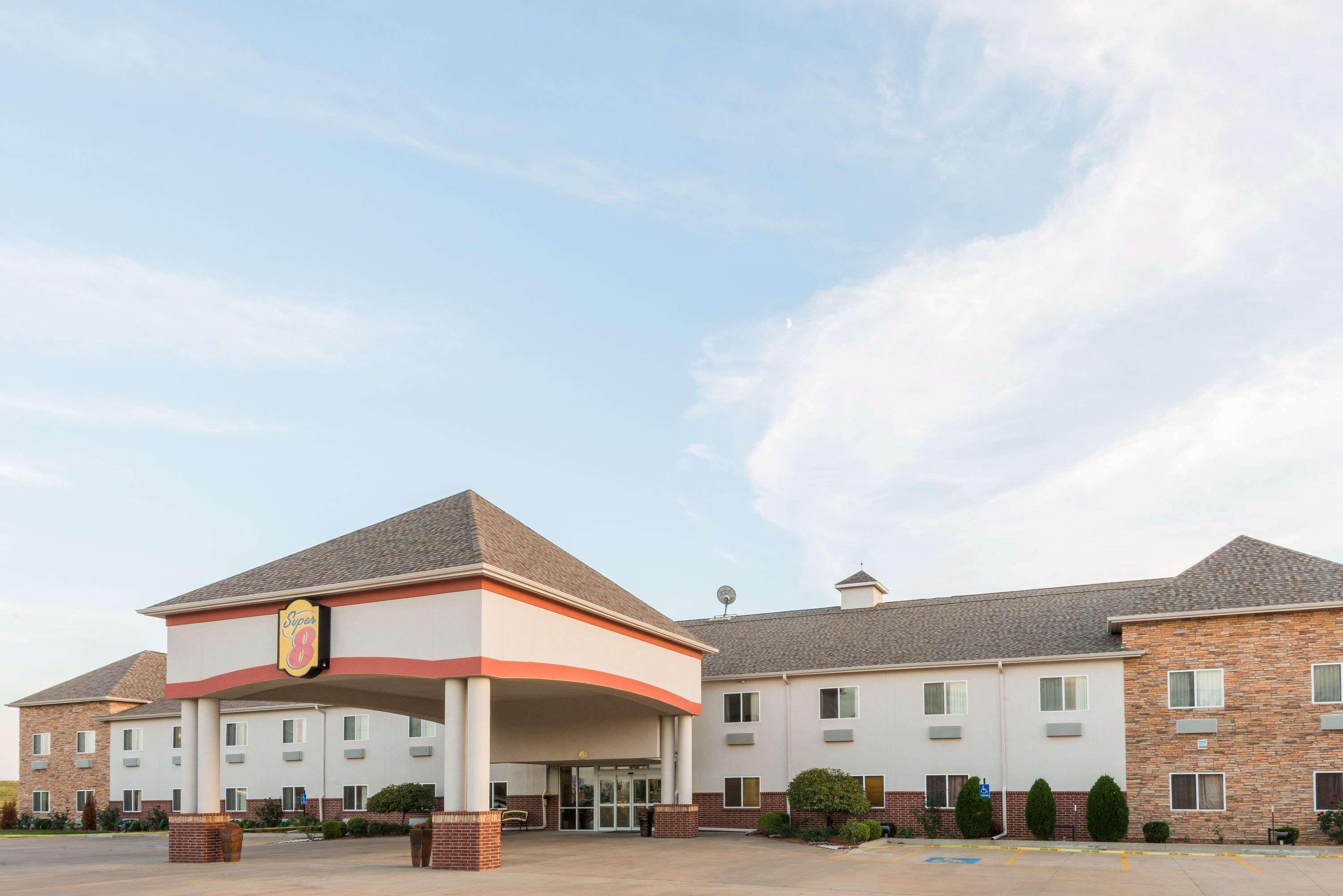 Where to Stay Near Central Mall: 5 Business Hotels in Salina