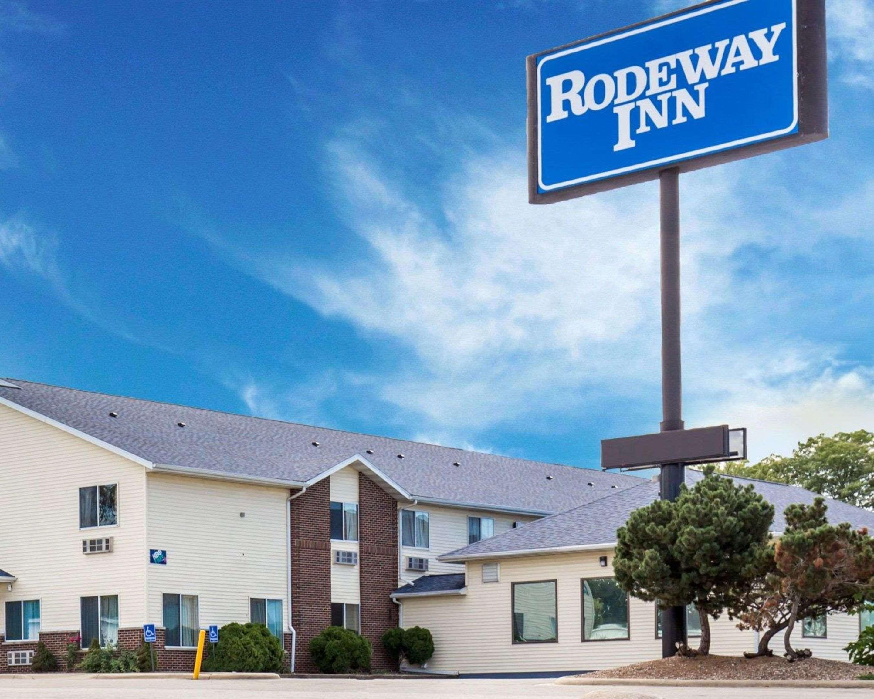 4 Budget Hotels Near Wells Fargo Bank Cedar Rapids That Deliver