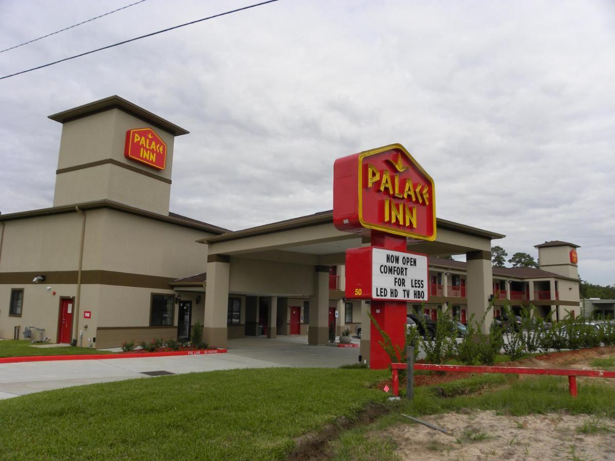 Where to Stay Near Humblewood Shopping Center: 4 Airport Hotels