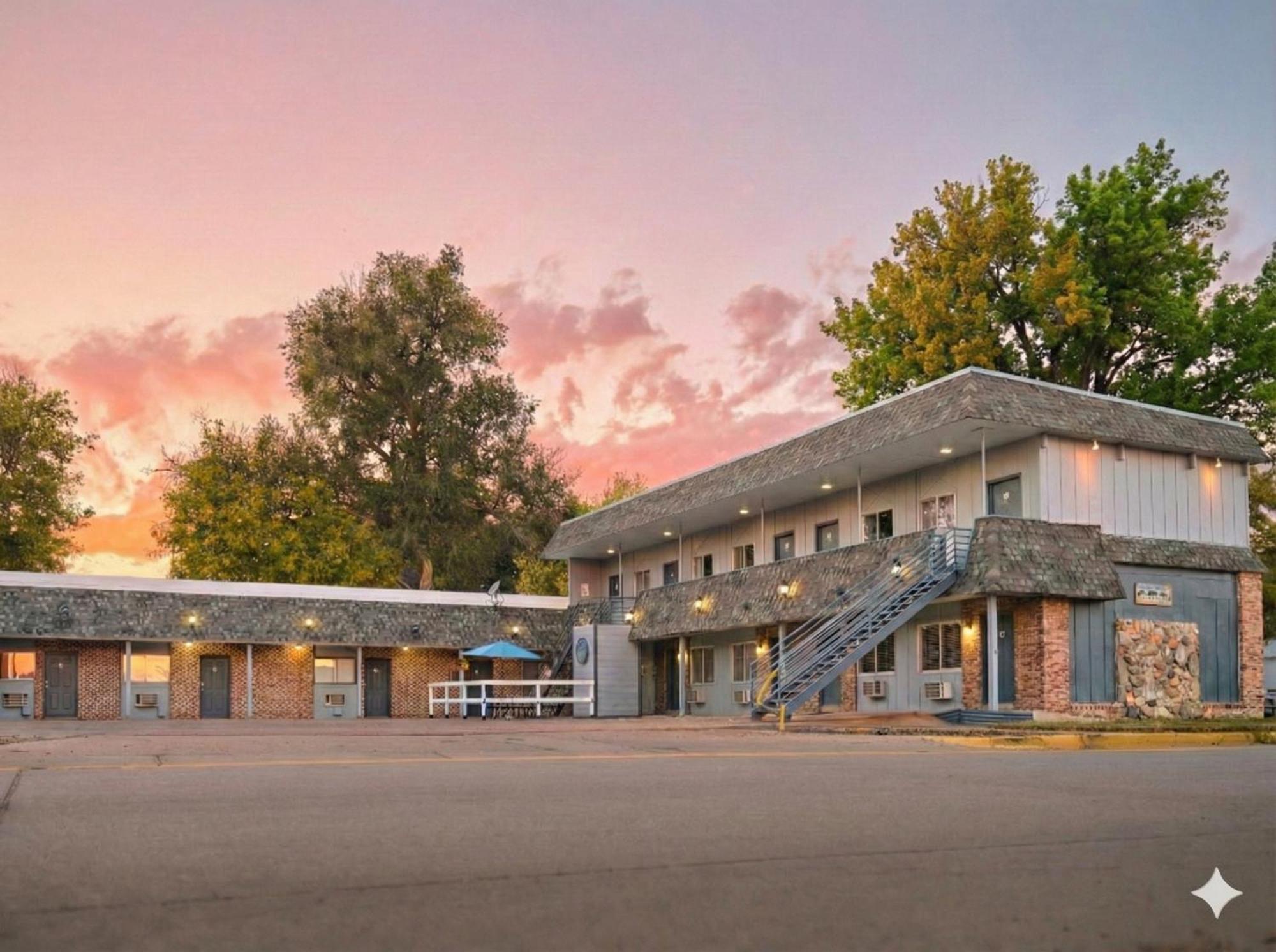 4 Couple-Friendly Hotels Close to Pioneer Park, Sterling