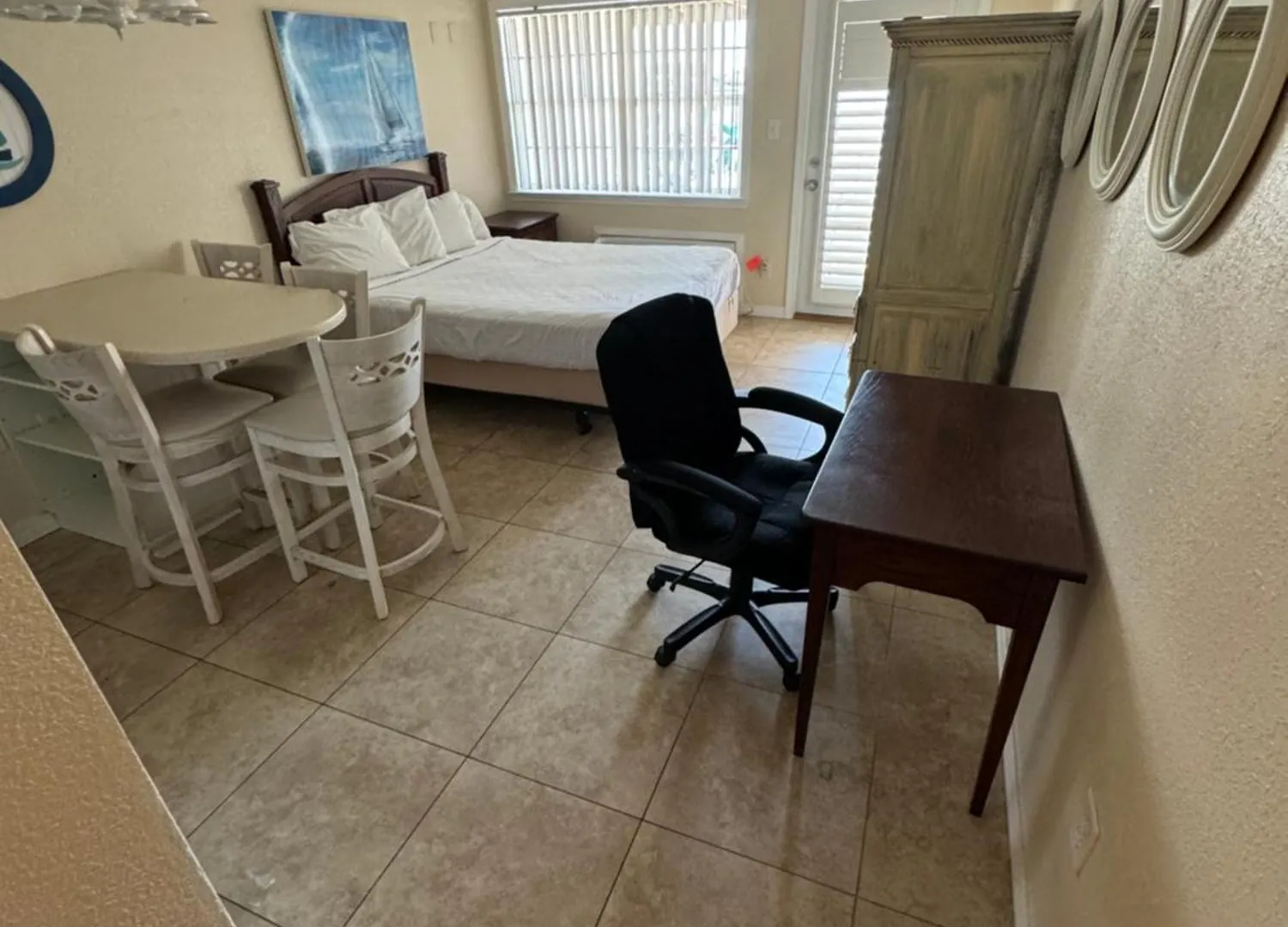 Staying Near Emerald Coast Convention Center: 7 Budget Hotels Compared