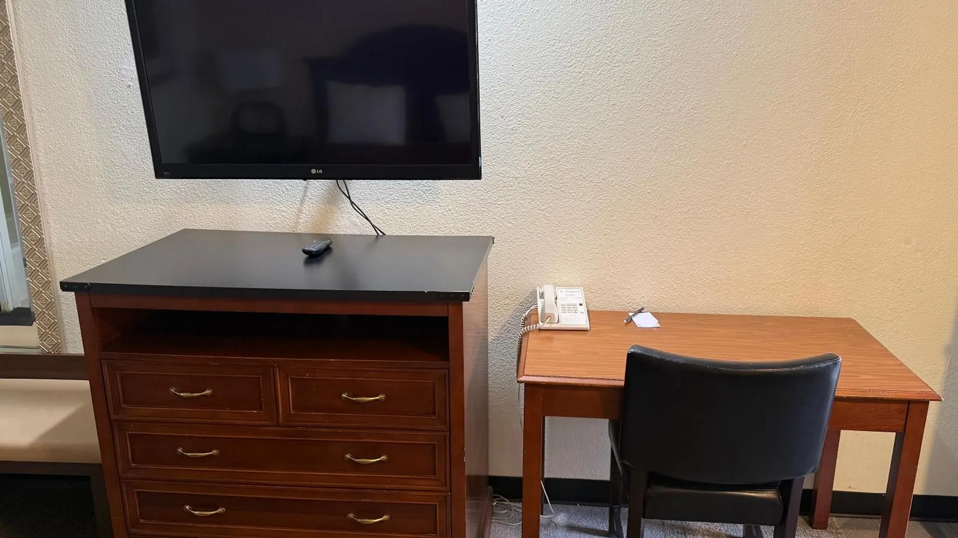 6 Airport Hotels Near Northeastern Nevada Museum Worth Booking