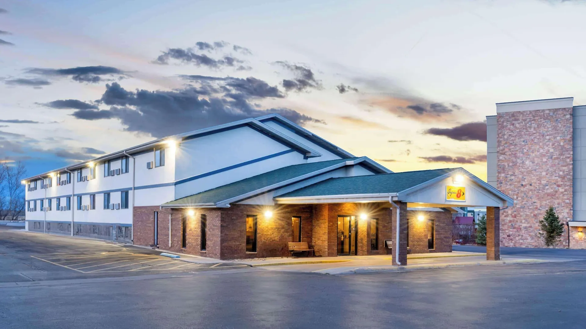 10 Airport Hotels Near Clear Creek Park Worth Booking