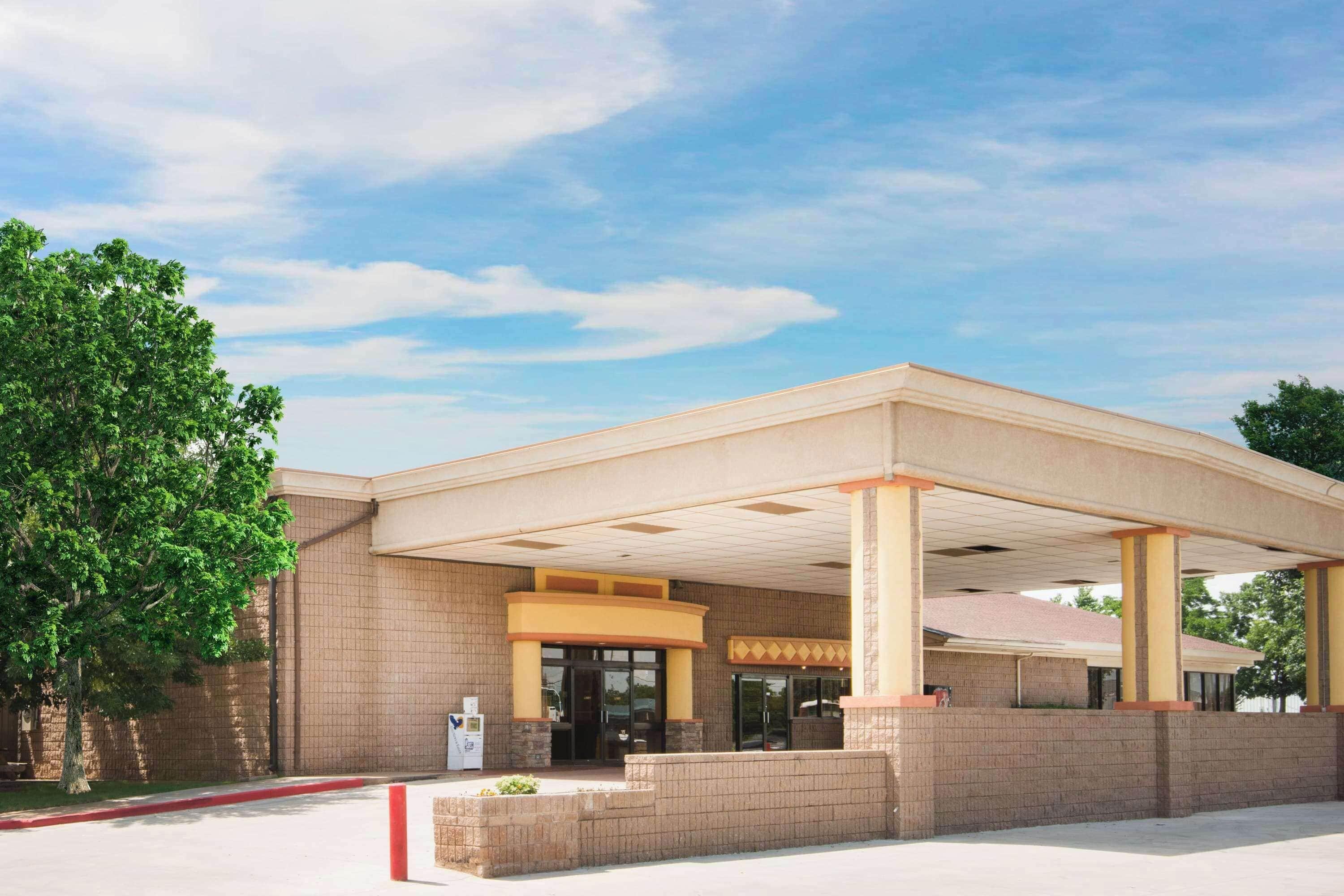 15 Top-Rated Business Hotels In Oklahoma For Work Travelers