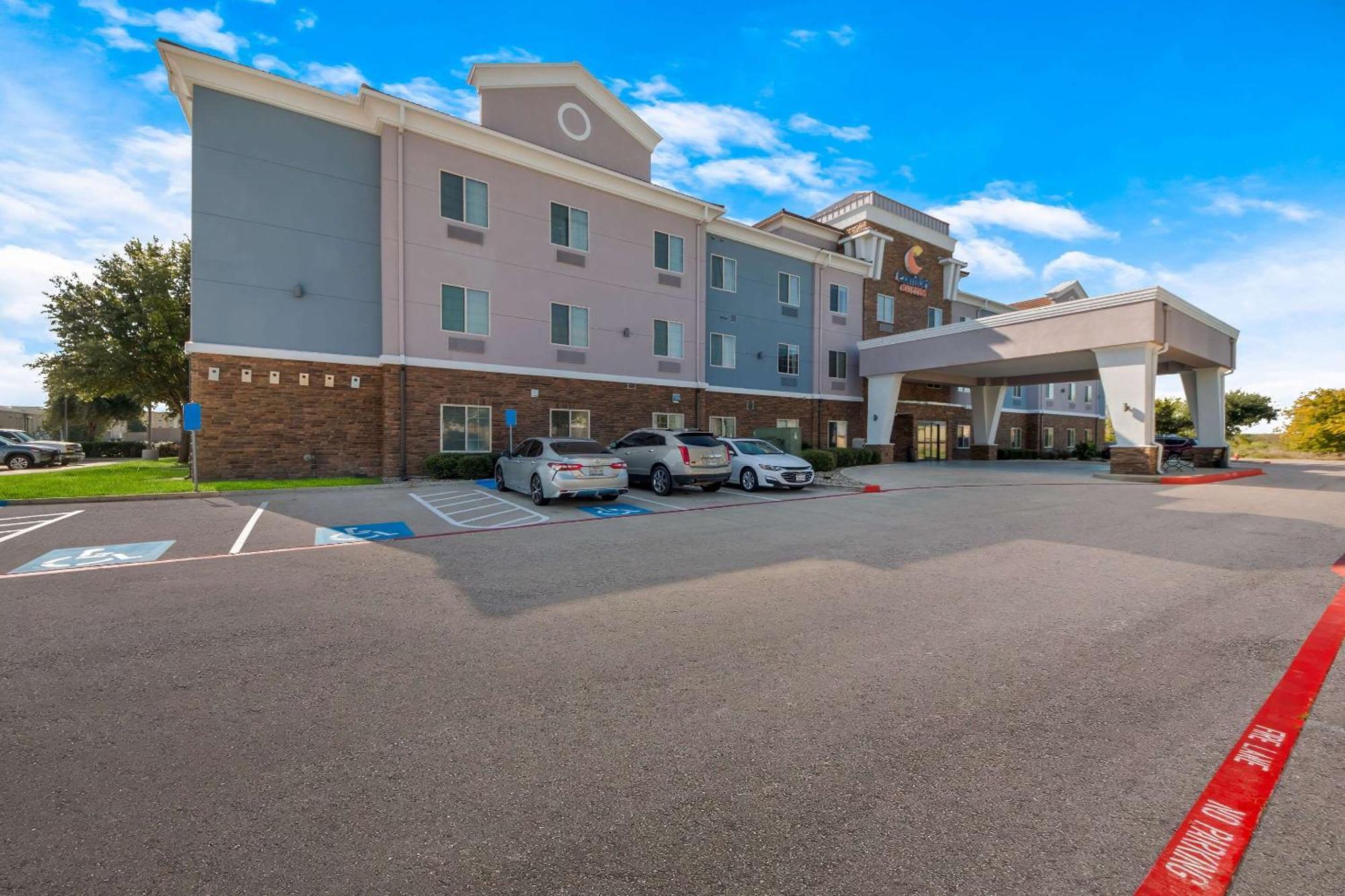 15 Texas Hotels Worth Booking Across the Lone Star State